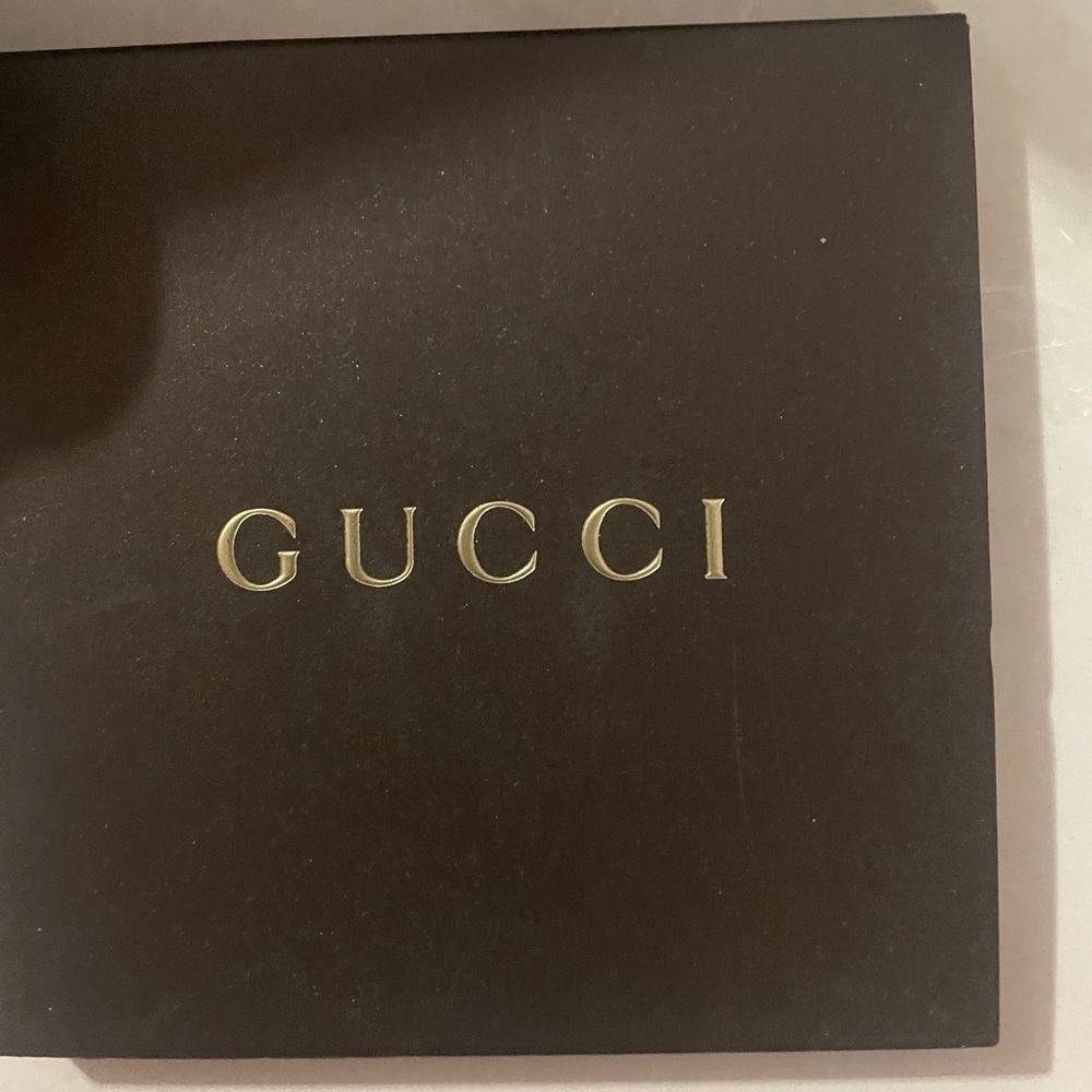 Gucci twirl bezel bracelet watch .New
